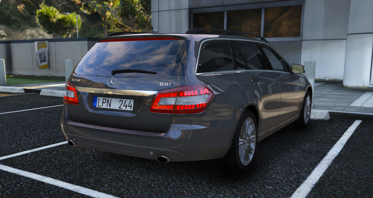 -11 Mercedes E 350 Polisbil
